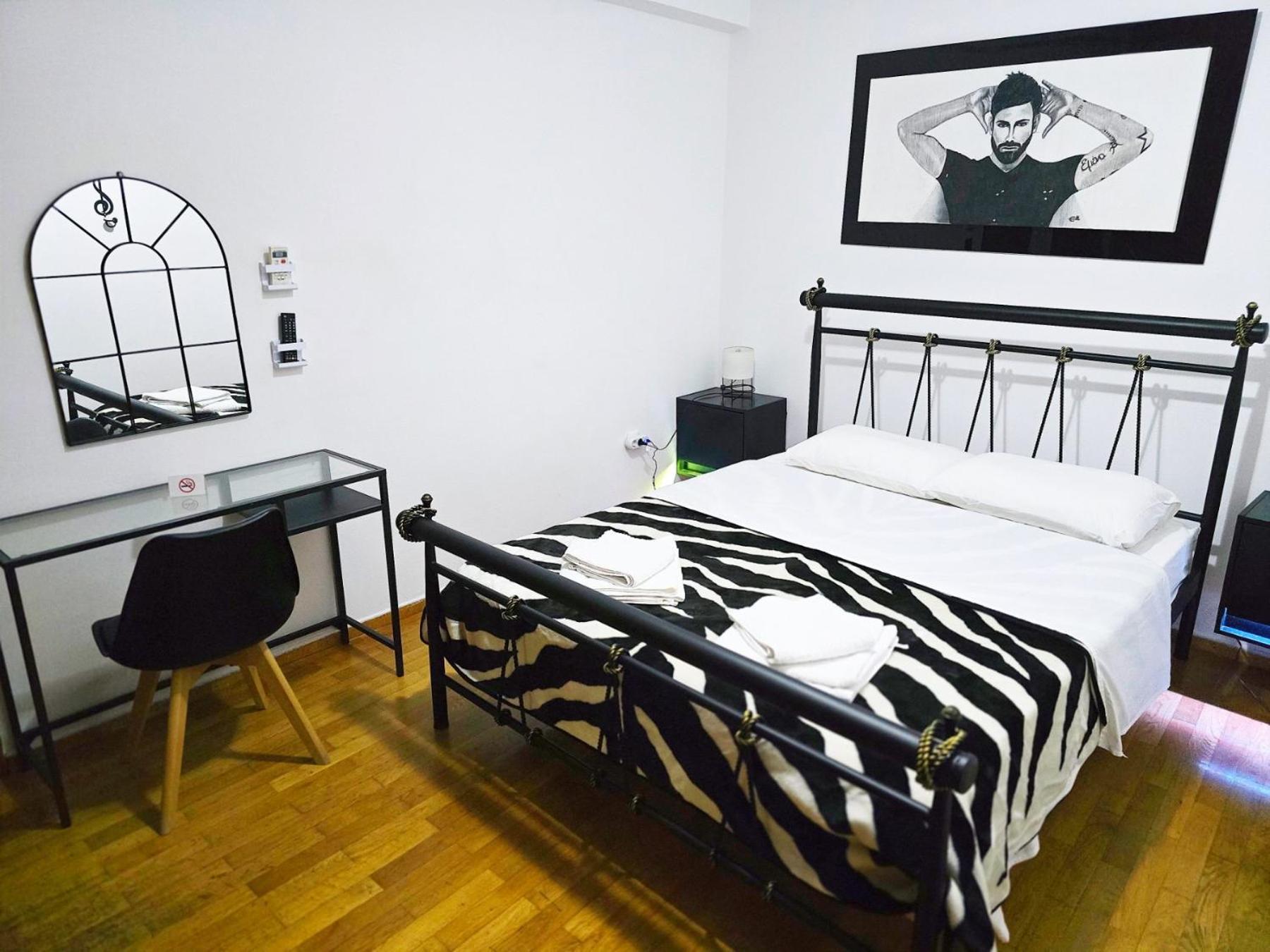 Nicko'S Room Piraeus Exterior photo